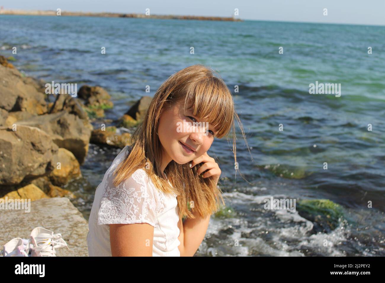 Ein Kind mit Lutscher, glückliches Kind, Kindheit, Glück, Sommerstimmung Stockfoto
