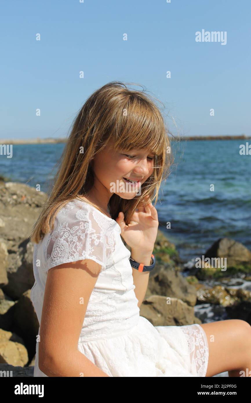 Ein Kind mit Lutscher, glückliches Kind, Kindheit, Glück, Sommerstimmung Stockfoto