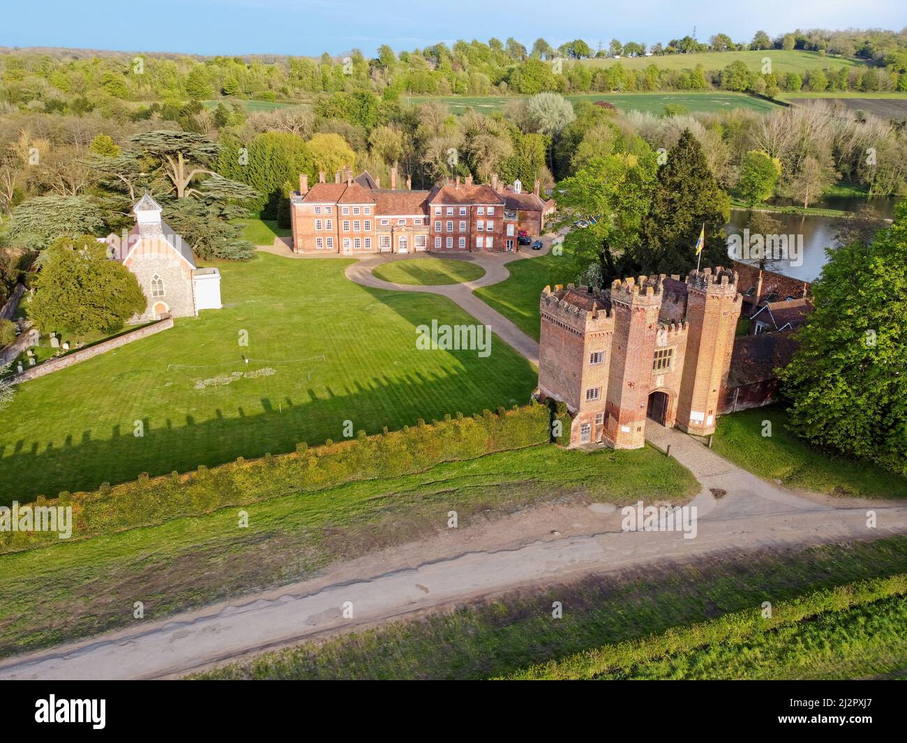 Luftdrohnenaufnahme von Lullingstone Castle und dem World Garden in Eynsford, Kent, England. Stockfoto
