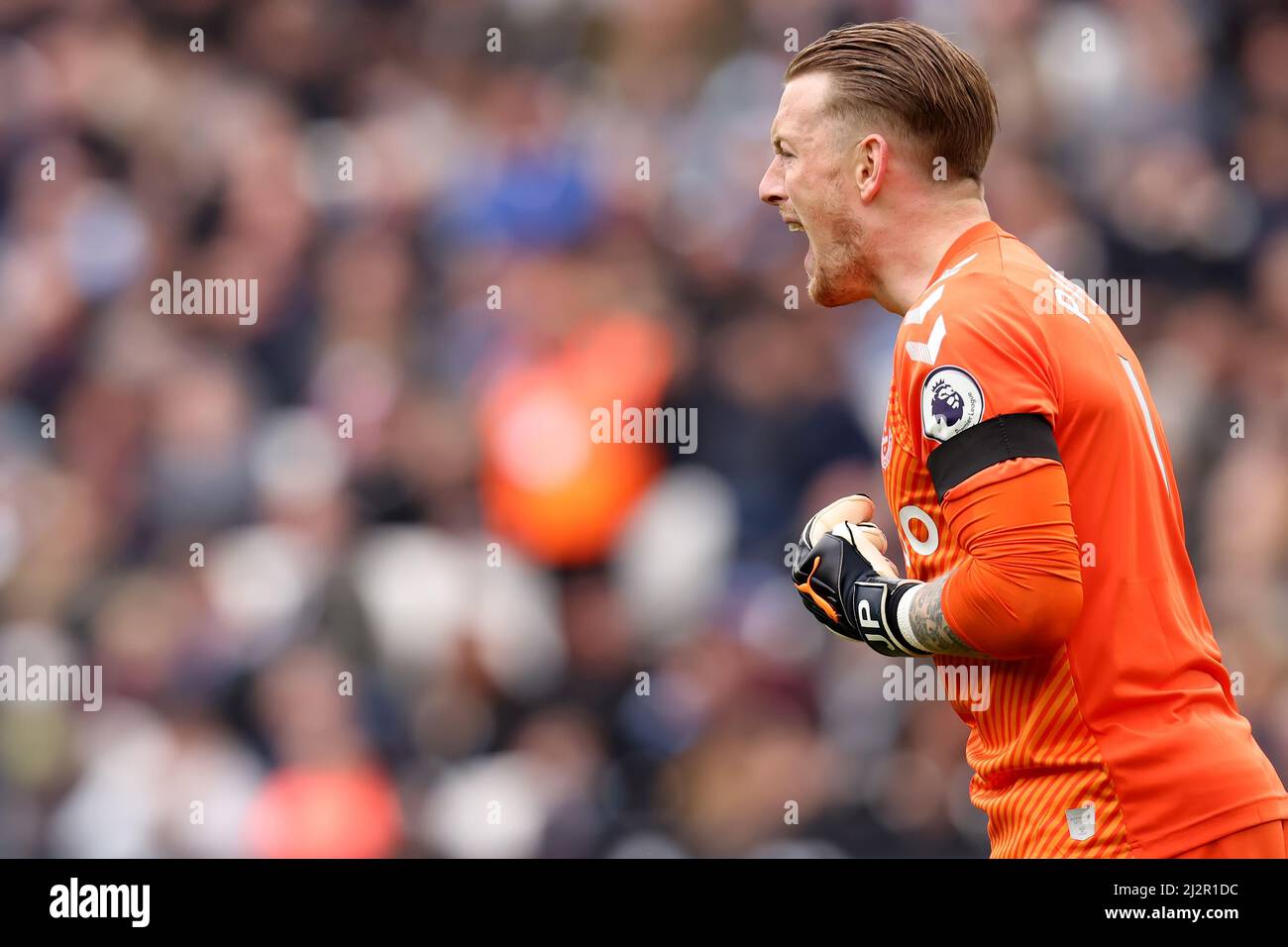 London Stadium, London, Großbritannien. 3. April 2022. Premier League Football West Ham gegen Everton; Jordan Pickford von Everton organisiert seine defensive Freistoßwand Credit: Action Plus Sports/Alamy Live News Stockfoto