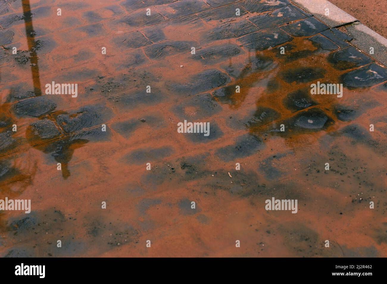 Radioaktiver Staub nach dem Staubsturm der Sahara an der Küste von Malaga Stockfoto