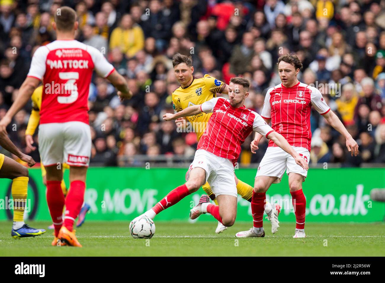 LONDON, GROSSBRITANNIEN. APR 3. während des Papa John Trophy Finales zwischen Sutton United und Rotherham United im Wembley Stadium, London am Sonntag, 3.. April 2022. (Kredit: Federico Maranesi | MI Nachrichten) Kredit: MI Nachrichten & Sport /Alamy Live Nachrichten Stockfoto