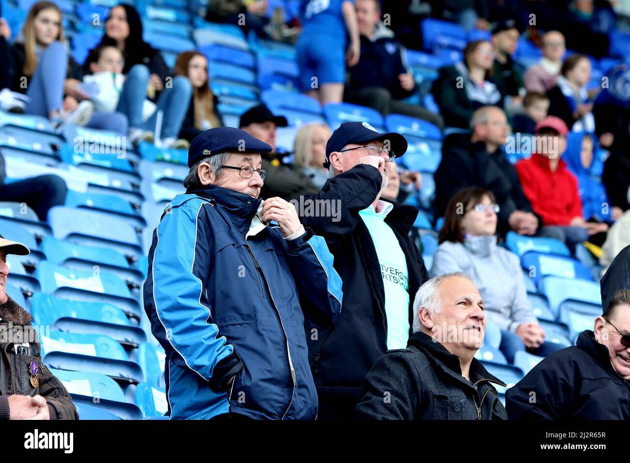 Portsmouth, Großbritannien. 03. April 2022. Eine gute Wende von den Portsmouth-Fans während des Spiels der FA Womens National League zwischen Portsmouth und MK Dons im Fratton Park, Portsmouth. Tom Phillips/SPP Kredit: SPP Sport Pressefoto. /Alamy Live News Stockfoto