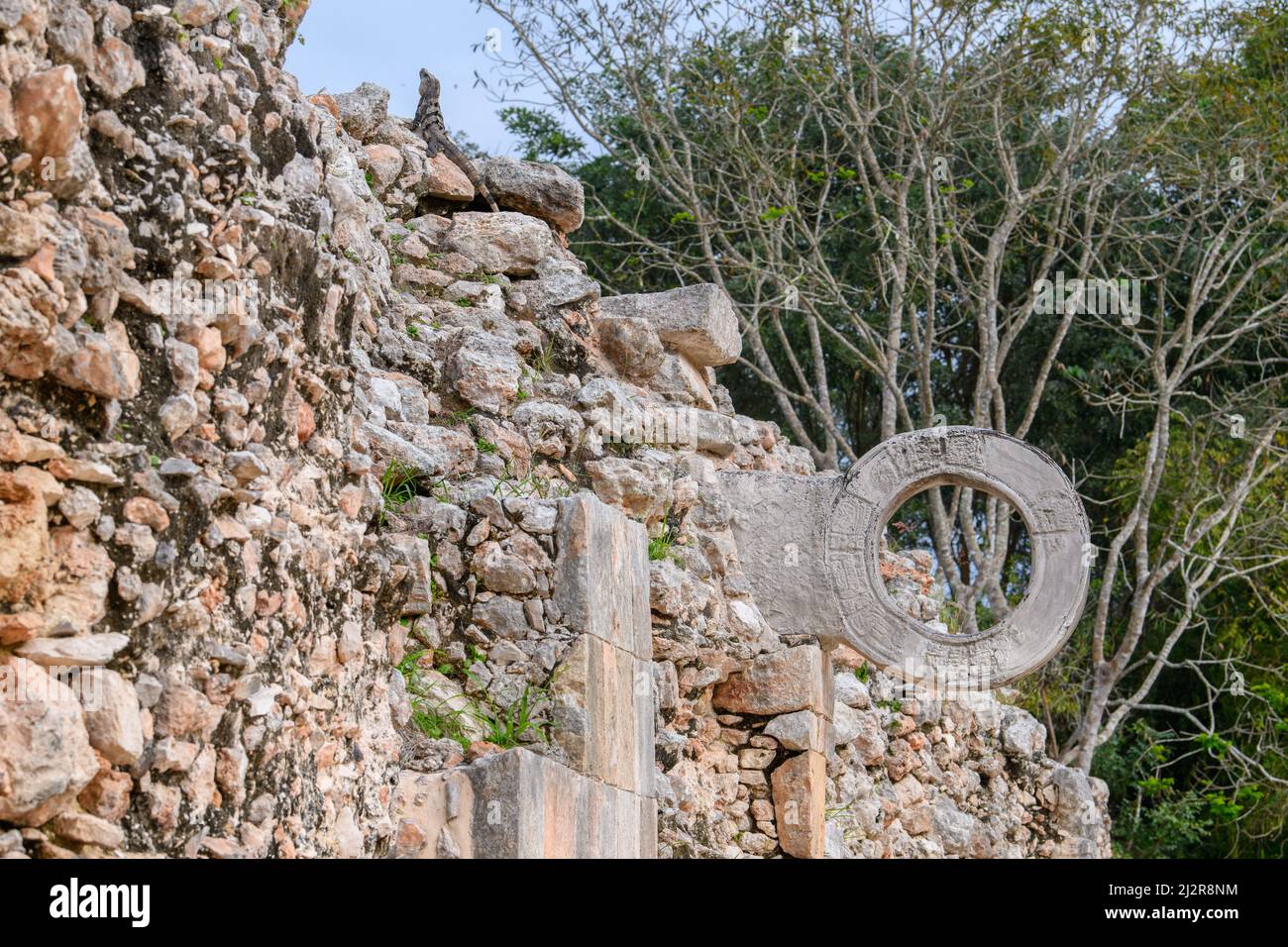 Steinring für maya-Ballspiel in der antiken Stadt Uxmal, berühmte archäologische Stätte, UNESCO-Weltkulturerbe, in der Nähe von Merida, Yucatan, Mexiko Stockfoto