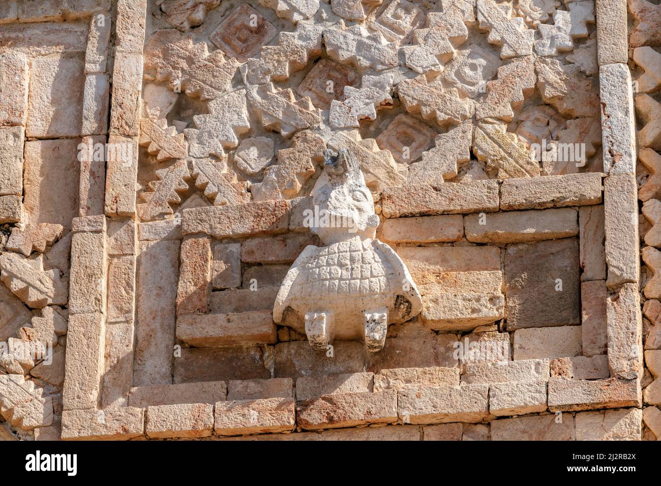 Maya-Wandschnitzereien in den mayan Nunnery Quadrangle Ruins in Uxmal, Yucatan, Mexiko, UNESCO-Weltkulturerbe Stockfoto