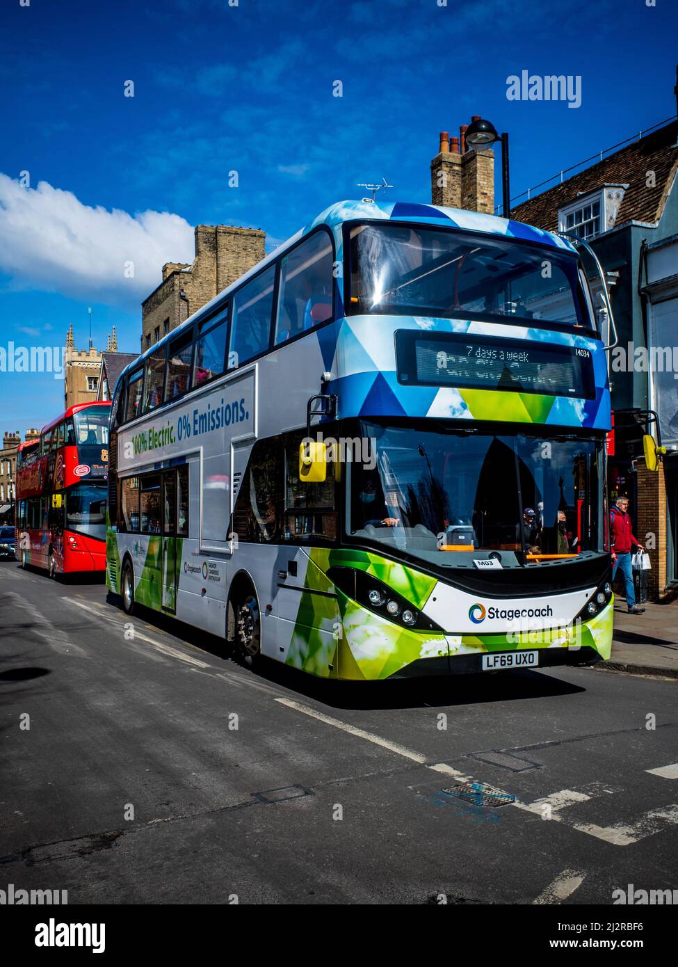 Elektrobus in Cambridge, Großbritannien. 100% elektrischer Doppeldeckerbus betrieben von Stagecoach. Zero Emission - 8 Stunden Ladezeit für eine Reichweite von 160 Meilen. Stockfoto