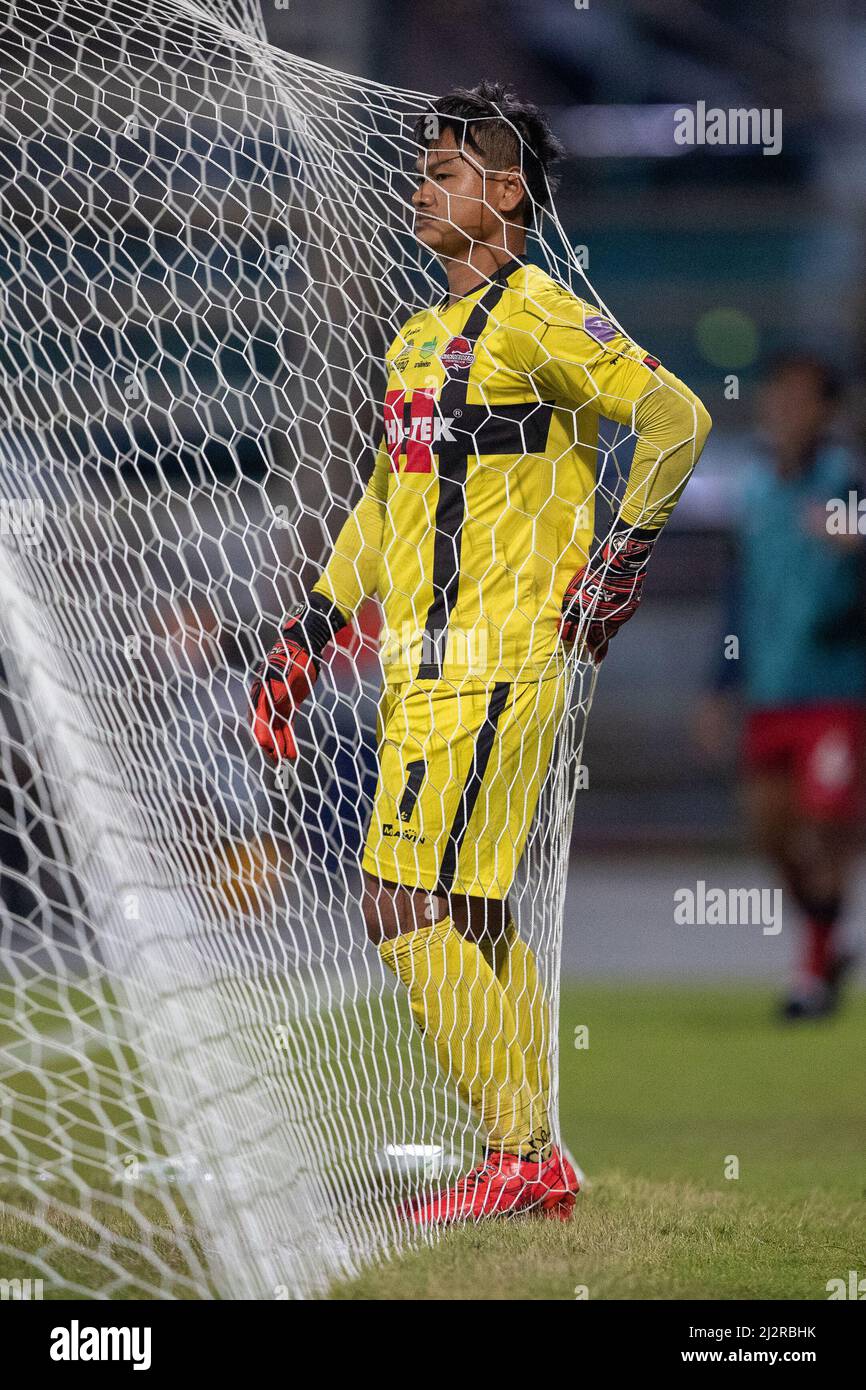 CHACHOENGSAO, THAILAND - 3. APRIL: Pitsanu Promsab des Chachoengsao Hi-Tek FC während des Spiels der Thai League 3 Championship Round zwischen Chachoengsao Hi-Tek FC und Esan Pattaya am 3. April 2022 im Chachoensao Stadium in Chachoengsao, Thailand (Foto von /Orange Picches) Stockfoto