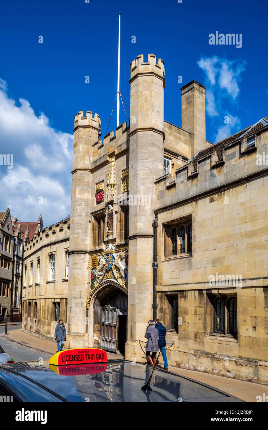 Cambridge City Centre - Cambridge Taxis and Christs College Great Gate, Est c1466, Christs ist Teil der University of Cambridge. Stockfoto