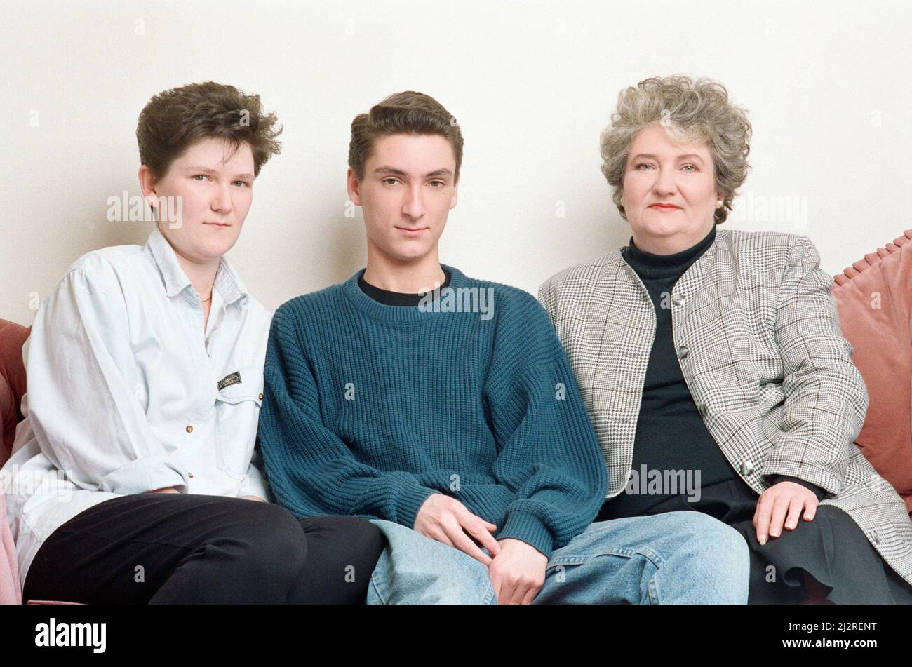 Tracy Jobson, Beverley Allitts angeblicher ehemaliger Geliebter, mit ihrer Mutter Eileen und ihrem Bruder Jonathan. 17.. April 1993. Stockfoto