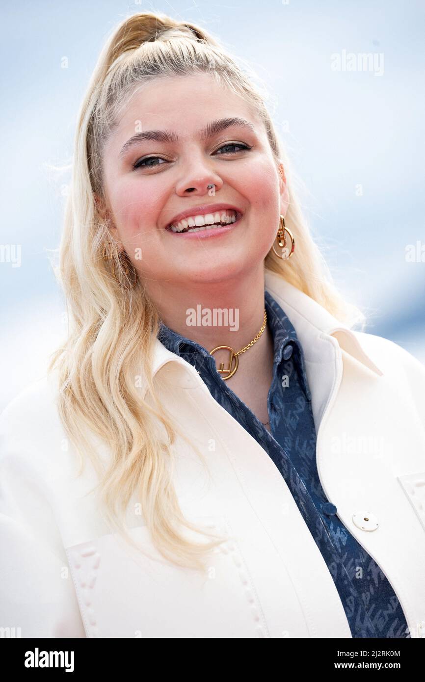 Louane Emera nimmt an der Visions Photocall während des Canneseries Festival 5. am 03. April 2022 in Cannes, Frankreich, Teil. Foto von David Niviere/ABACAPRESS.COM Stockfoto