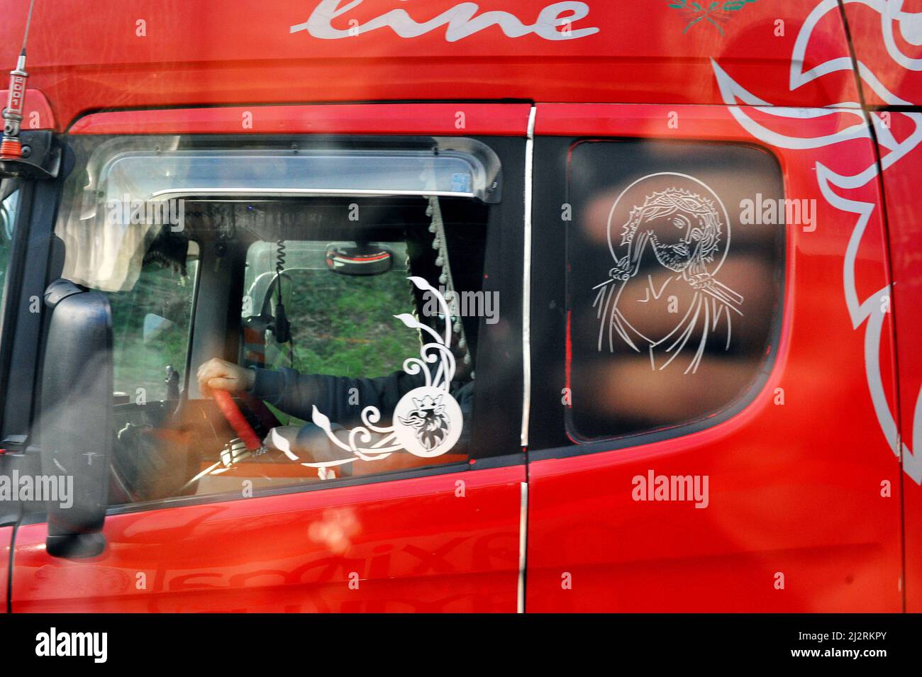 Italien, 28/11/2011: LKW-Fahrer auf der Autobahn. © Andrea Sabbadini Stockfoto