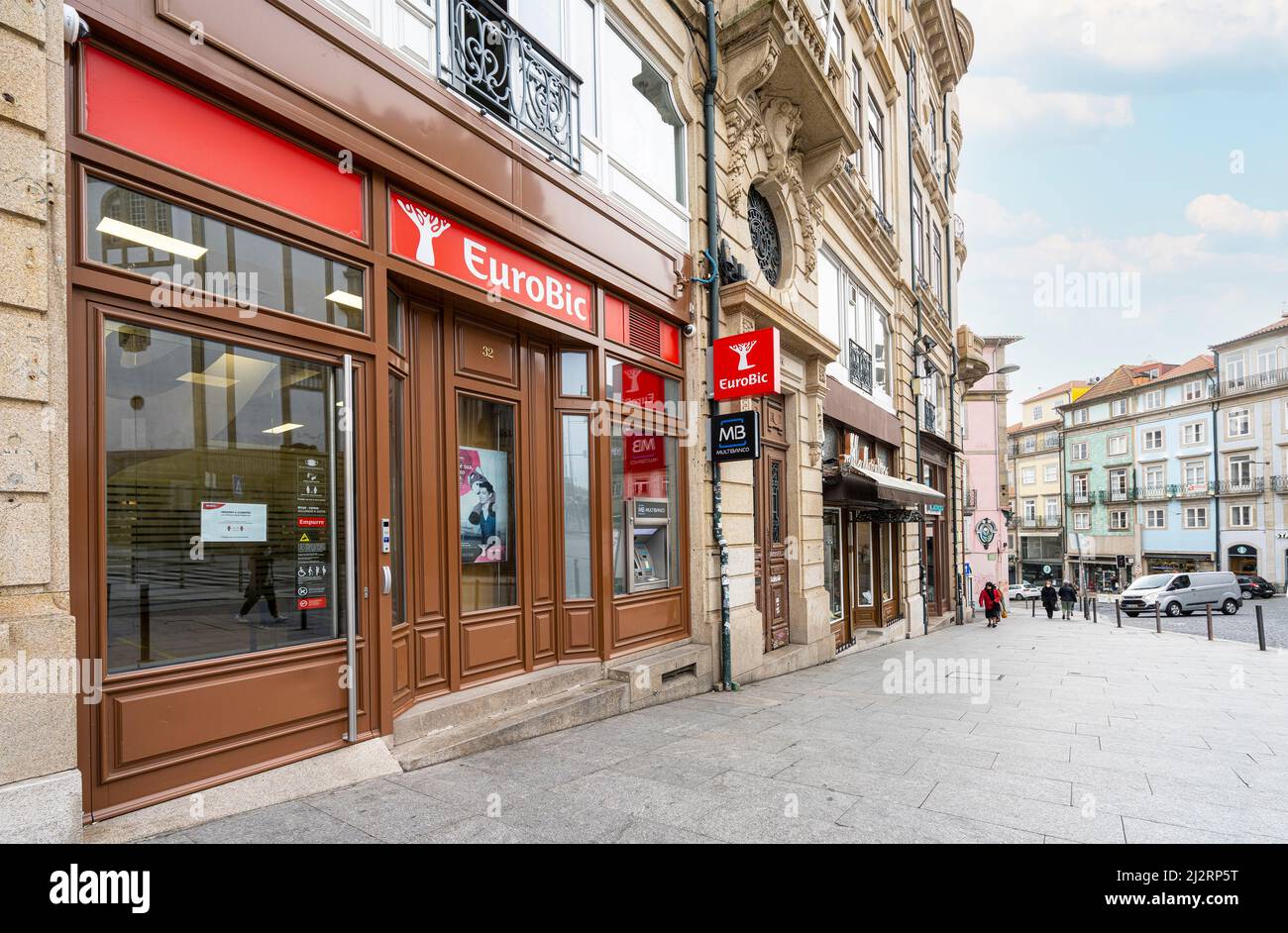 Porto, Portugal. März 2022. Die Eurobic-Markenbank befindet sich in der Innenstadt Stockfoto