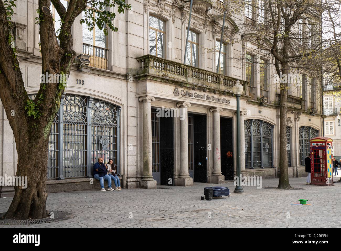 Porto, Portugal. März 2022. Der Hauptsitz der Caixa Geral de Depositos-Bank befindet sich im Stadtzentrum Stockfoto