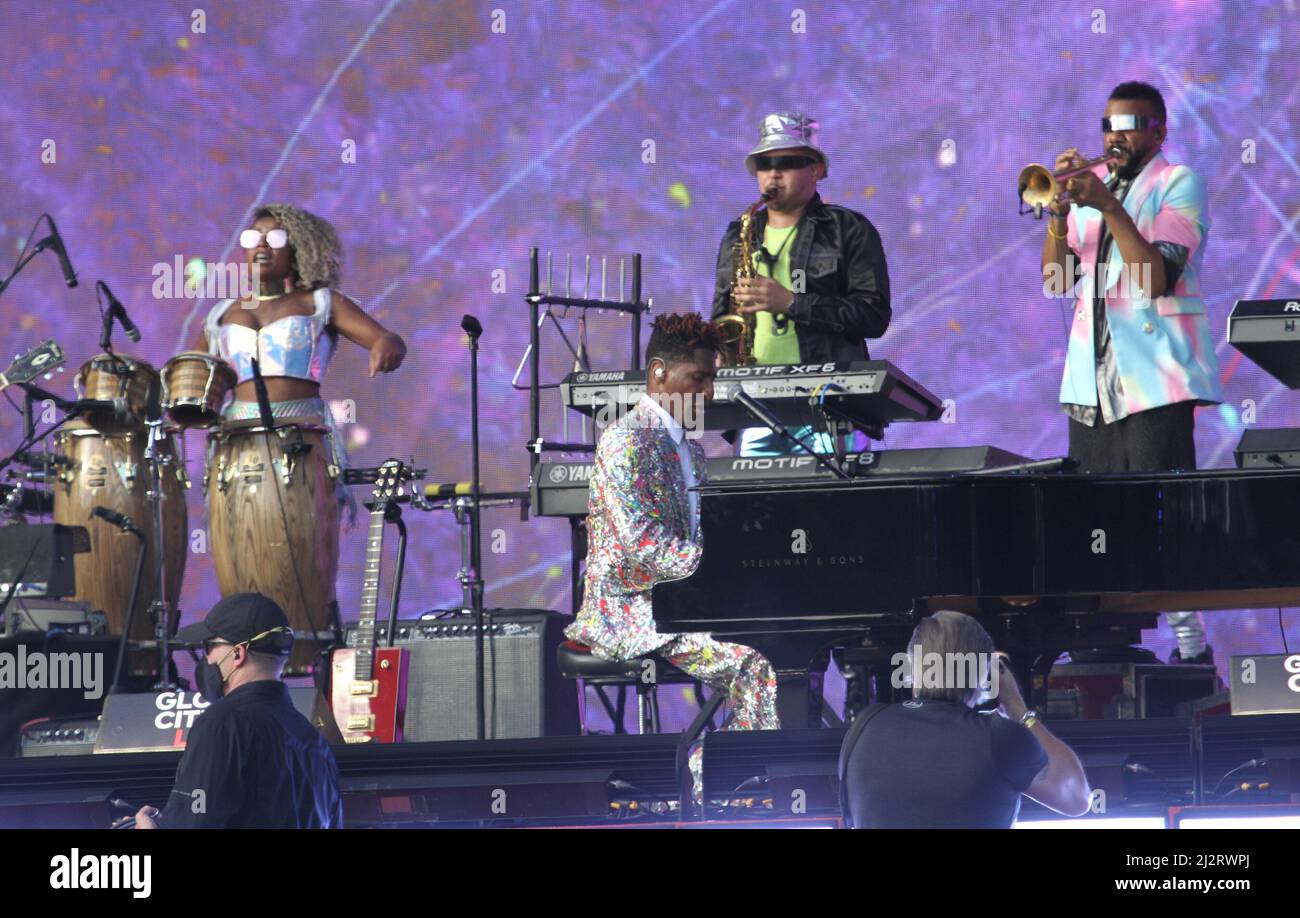 New York, USA. 3. April 2022. ARCHIV *** (NEU) Grammy Award 2022. 3. April 2022, New York, USA: Jon Batiste kann während der Grammy Awards 2022 am Sonntag (3) etwa neun Auszeichnungen mit nach Hause nehmen und Michael Jackson und Santana als Sänger übertreffen, der in einem Jahr mehr Grammys gewonnen hat. Er führt mit 11 Nominierungen in verschiedenen Bereichen an.Dieses Jahr findet Grammy in Las Vegas statt. Bilder, die während der Global-Live-Show im Central Park am 29. September 2021 aufgenommen wurden. (Bild: © Niyi Fote/TheNEWS2 via ZUMA Press Wire) Stockfoto