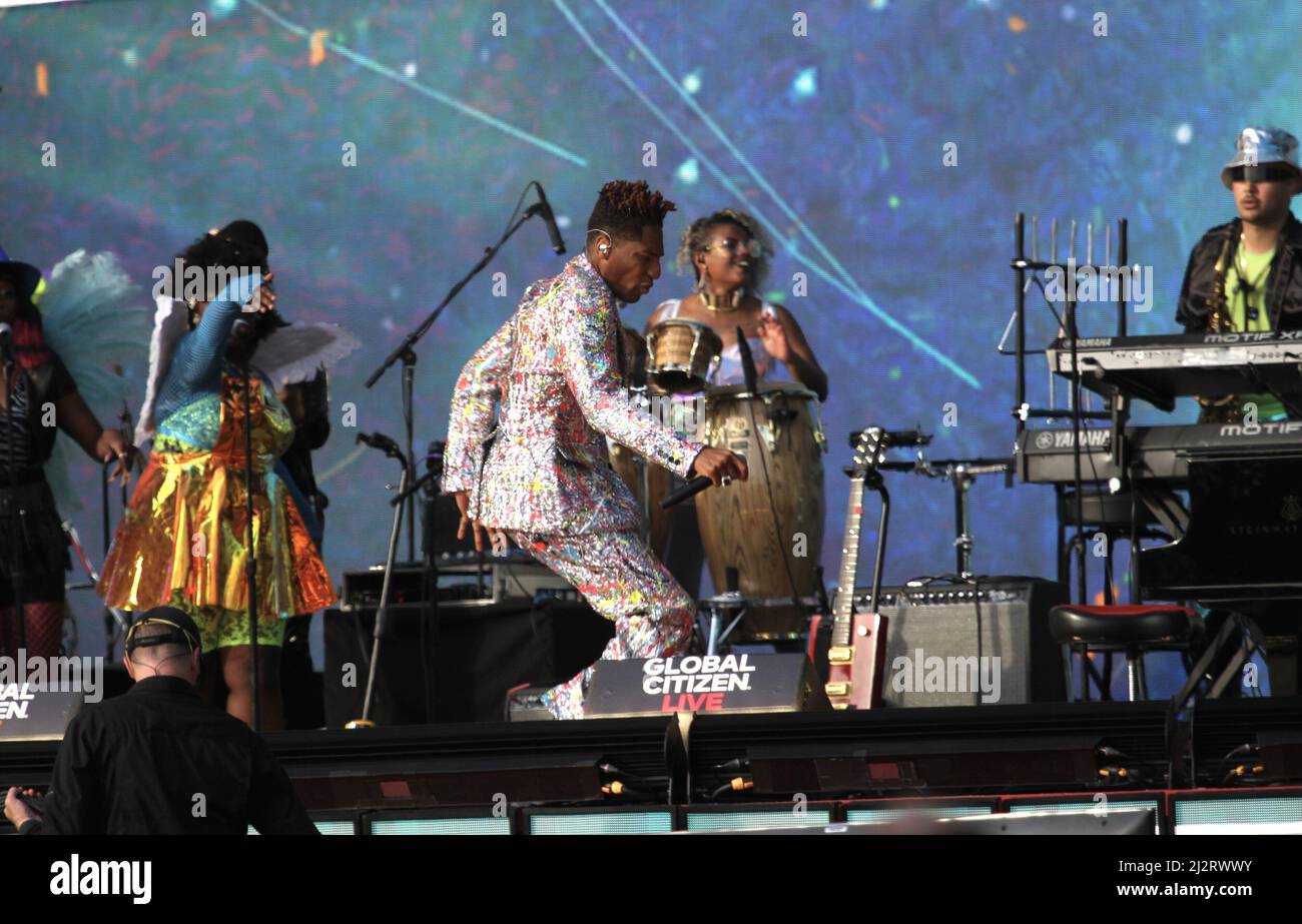 New York, USA. 3. April 2022. ARCHIV *** (NEU) Grammy Award 2022. 3. April 2022, New York, USA: Jon Batiste kann während der Grammy Awards 2022 am Sonntag (3) etwa neun Auszeichnungen mit nach Hause nehmen und Michael Jackson und Santana als Sänger übertreffen, der in einem Jahr mehr Grammys gewonnen hat. Er führt mit 11 Nominierungen in verschiedenen Bereichen an.Dieses Jahr findet Grammy in Las Vegas statt. Bilder, die während der Global-Live-Show im Central Park am 29. September 2021 aufgenommen wurden. (Bild: © Niyi Fote/TheNEWS2 via ZUMA Press Wire) Stockfoto