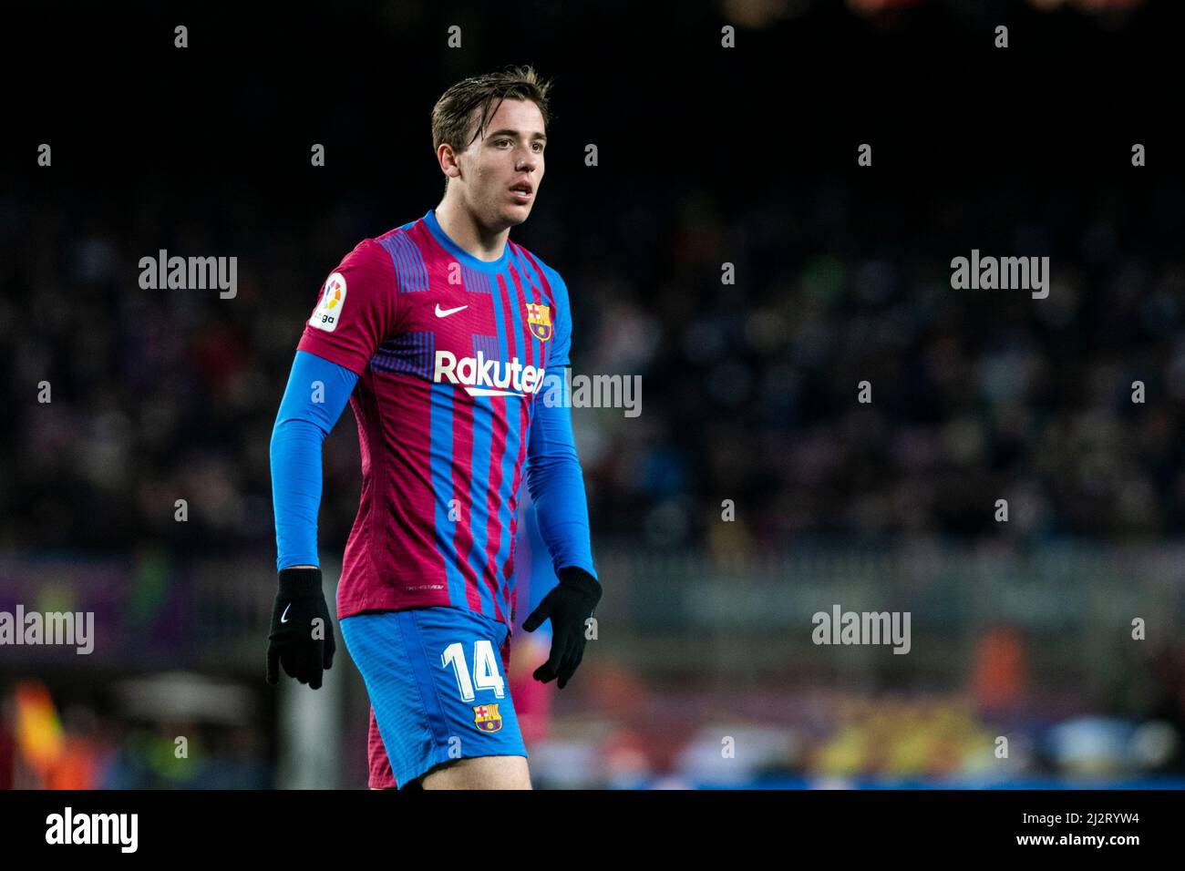 Barcelona, Spanien. 3.. April 2022; Nou Camp, Barcelona, Spanien: la Liga Fußball, FC Barcelona gegen Sevilla: 14 Nico Gonzalez vom FC Barcelona verfolgt das Spiel während der La Liga gegen den FC Sevilla im Camp Nou Stadion. Kredit: Aktion Plus Sport Bilder/Alamy Live Nachrichten Stockfoto