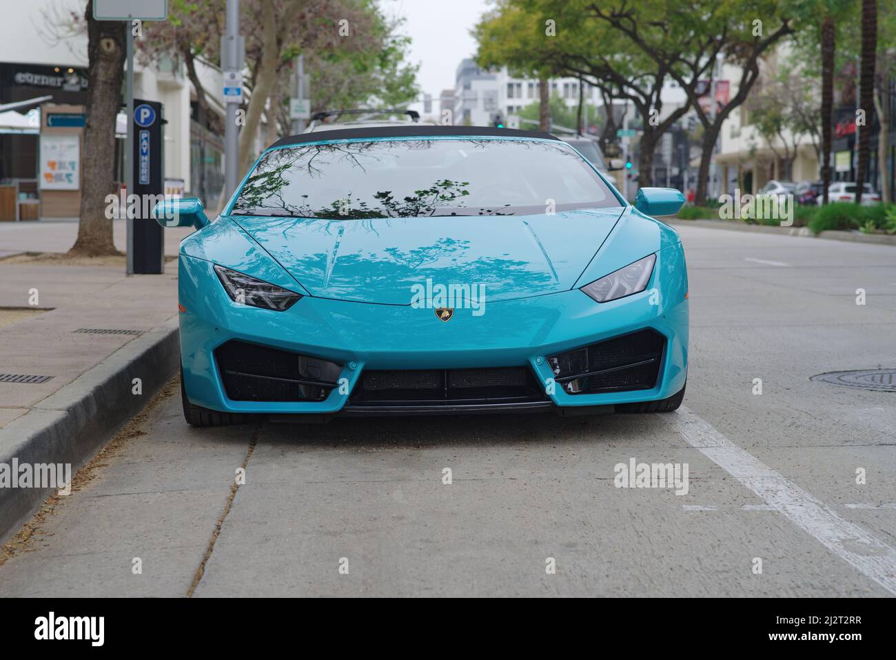 Am 2. April 2022 wurde in Pasadena, Kalifornien, USA, ein neues Lamborghini-Auto gezeigt. Stockfoto