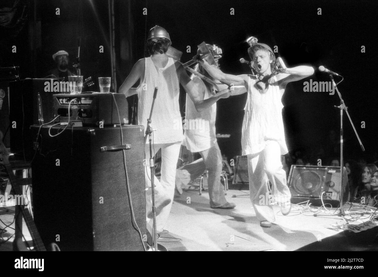 Die britische Folk-Gruppe Jack the Lad, die am 25. Juli 1976 auf dem July Wakes Folk Festival in Chorley, Lancashire, England auftrat. Stockfoto