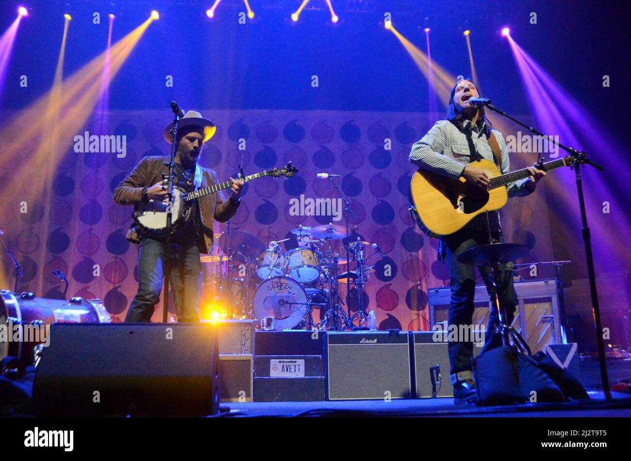 28. März 2022 - die Avett Brothers treten im Resch Center in Green Bay, Wisconsin, auf. Ricky Bassman/Cal Sport Media Stockfoto