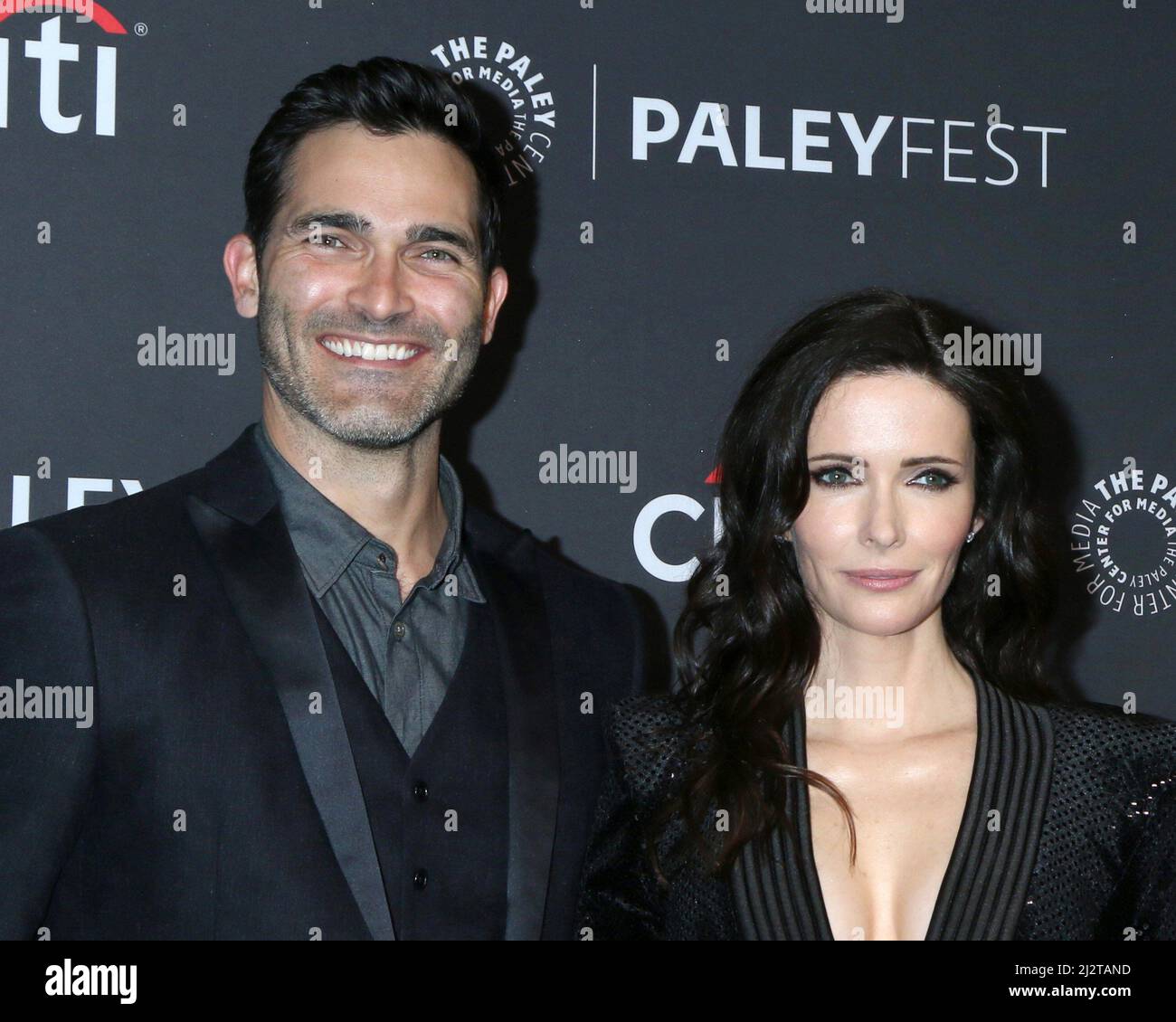 Los Angeles, Kalifornien. 3. April 2022. Tyler Hoechlin, Bitsie Tulloch alias Elizabeth Tulloch bei der Ankunft von SUPERMAN & LOIS im PaleyFest LA 2022, Dolby Theater, Los Angeles, CA, 3. April 2022. Kredit: Priscilla Grant/Everett Collection/Alamy Live Nachrichten Stockfoto