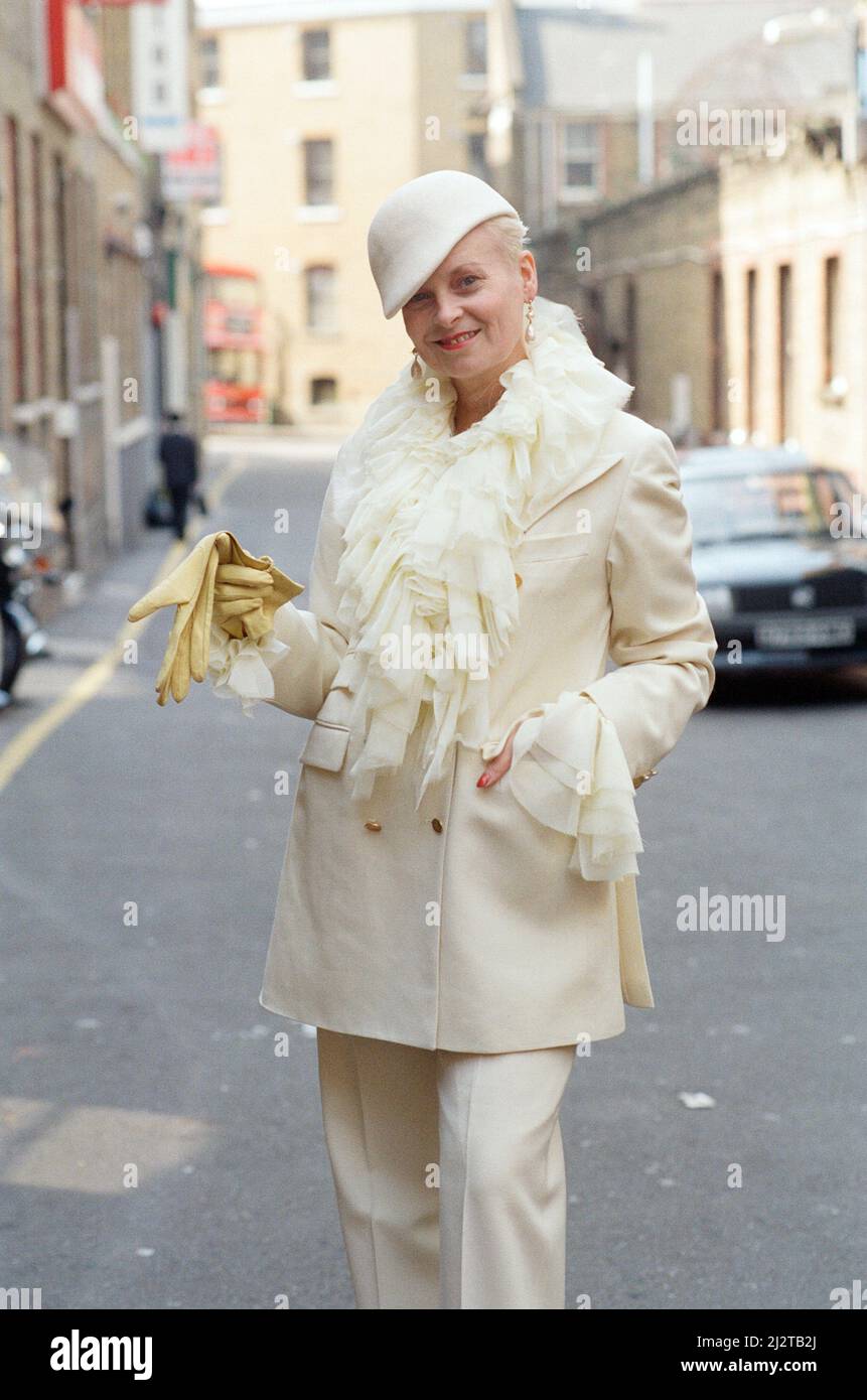 Vivienne Westwood, abgebildet vor ihrem Londoner Büro. 12.. Juni 1992. Stockfoto