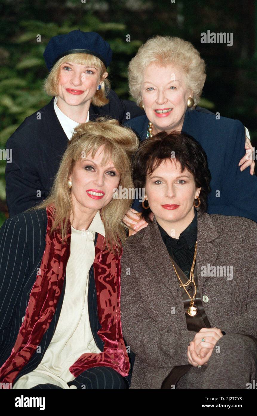 Die Stars von „Absolutely Fabulous“, die bei der Vorstellung einer neuen Serie der hochgelobten Fernsehserie Jane Horrocks, June Whitfield, Joanna Lumley und Jennifer Saunders zu sehen waren. 6.. Januar 1993. Stockfoto
