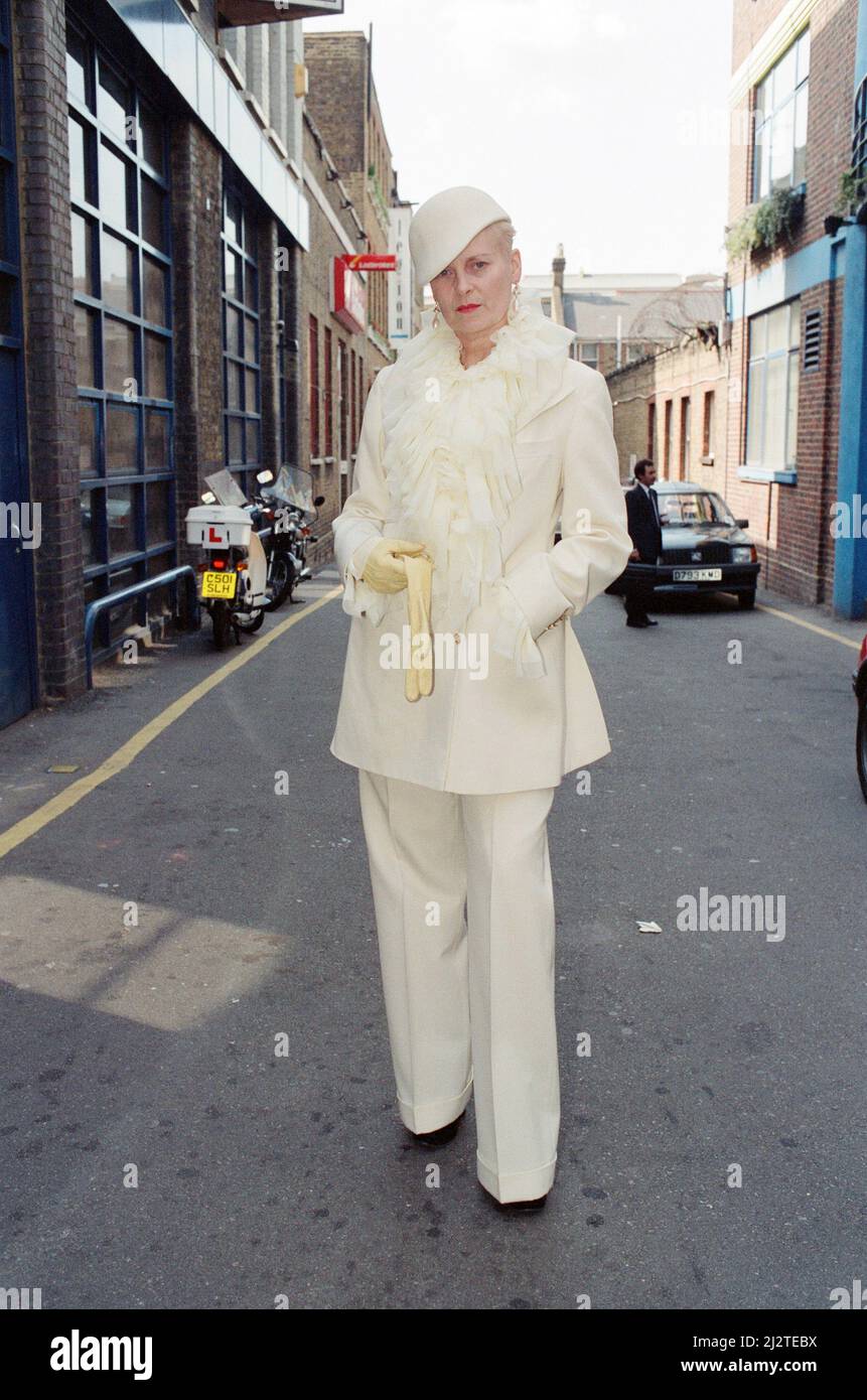 Vivienne Westwood, abgebildet vor ihrem Londoner Büro. 12.. Juni 1992. Stockfoto