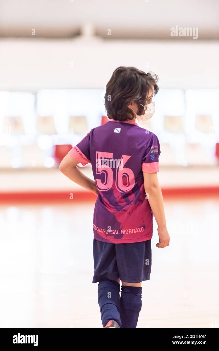 Vigo, Spanien, 3.. April 2022. Gemischte Kinderliga-Regionalmeisterschaft. Spiel zwischen Futsal Morrazo und Praia de Rodas Stockfoto