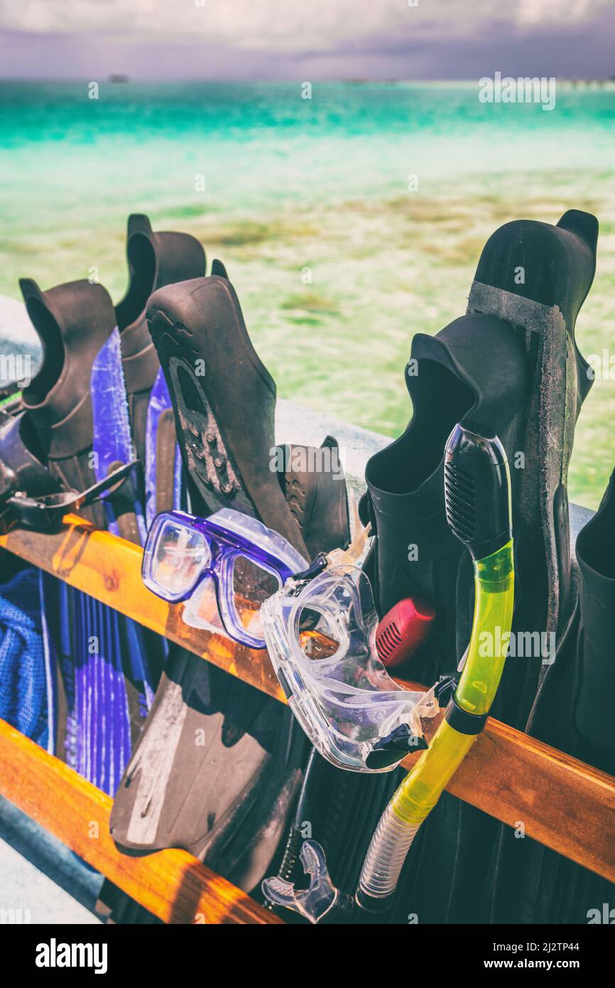 Schnorcheln Sie Flossen und Maske auf Kreuzfahrt Ausflug Schnorcheln vom Boot in exotischen Ozean Sommer Urlaub Reise Urlaub. Wassersport Stockfoto
