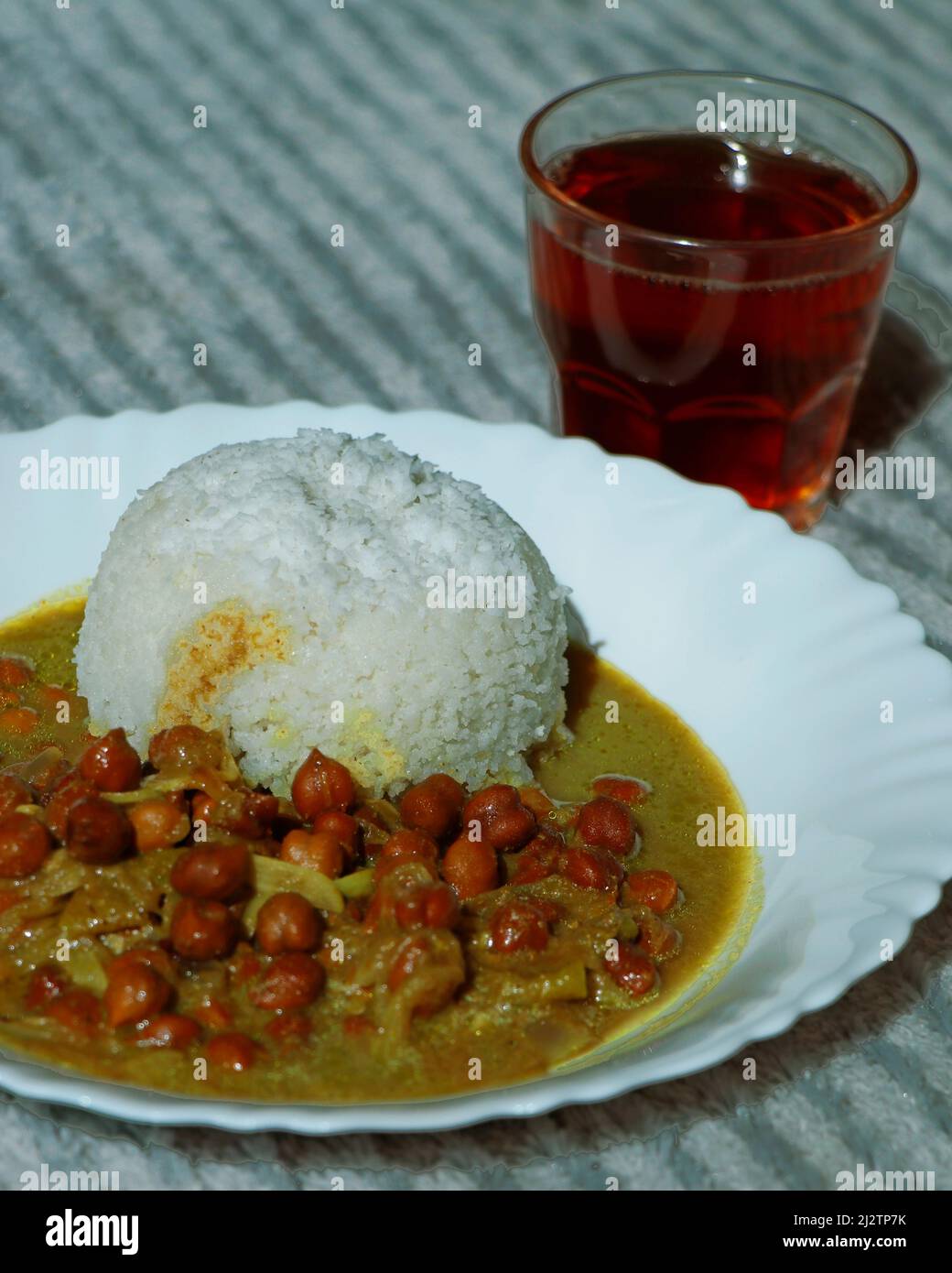 Traditionelle kerala Frühstück Food Combo, bekannt als puttu kadala Stockfoto