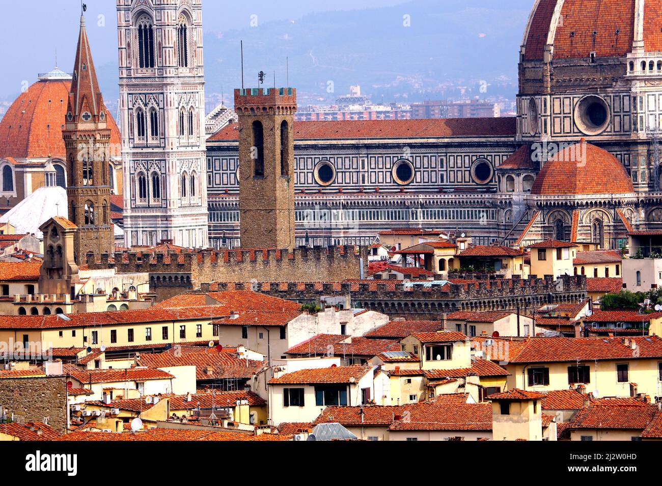 Der Dom und Glockenturm und seine Umgebung in Florenz Italien Stockfoto