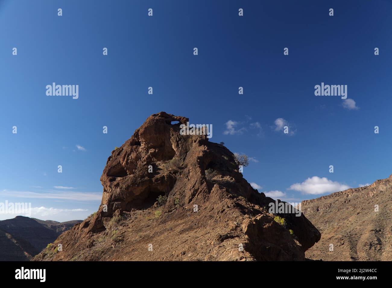 Gran Canaria, Landschaft des südlichen Teils der Insel entlang der Barranco de Arguineguín steile und tiefe Schlucht mit vertikalen Felswänden, kreisförmige Hiki Stockfoto