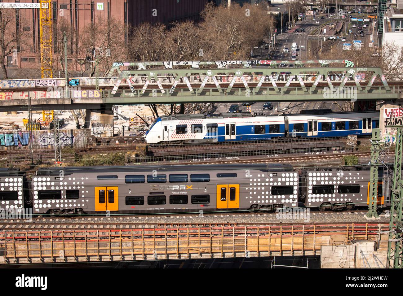 National Express Züge im Stadtteil Deutz, Köln, Deutschland. National Express Zuege im Stadtteil Deutz, Köln, Deutschland. Stockfoto
