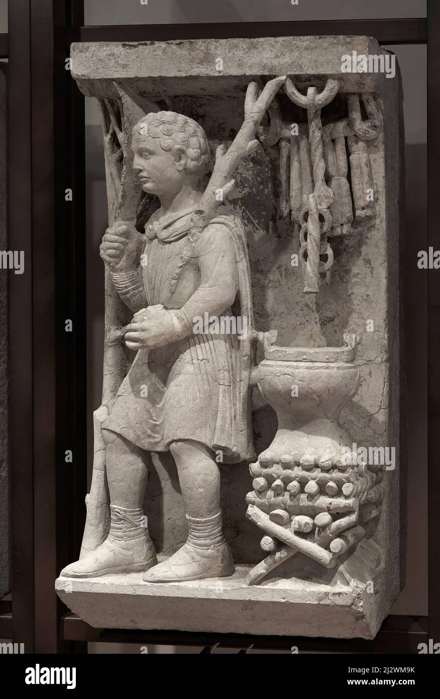 Dezember - Stein von Verona - Meister der Monate Ferrara - erste Hälfte des 13.. Jahrhunderts - Ferrara, Italien, Museum der Kathedrale Stockfoto