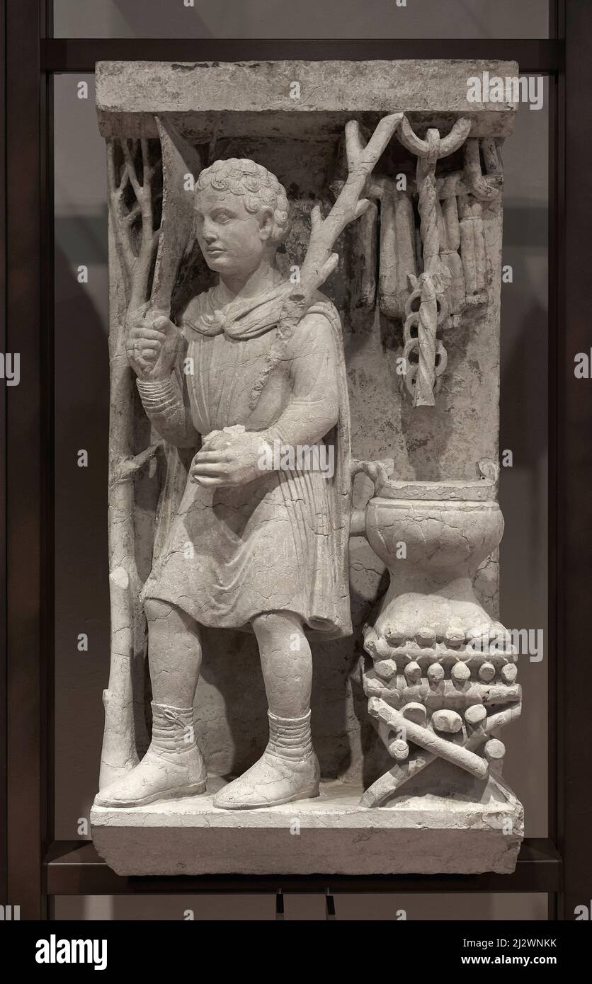 Dezember - Stein von Verona - Meister der Monate Ferrara - erste Hälfte des 13.. Jahrhunderts - Ferrara, Italien, Museum der Kathedrale Stockfoto