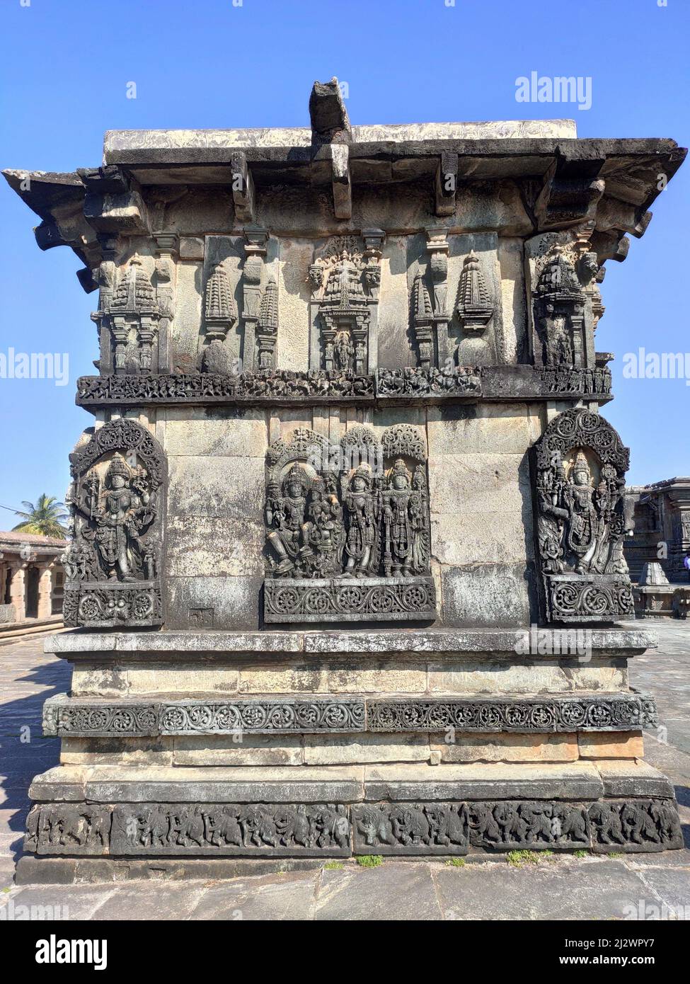 Verzierte Wandreliefs mit Darstellungen hinduistischer Gottheiten, Ranganayaki, Andal, Tempel, Westwand, Chennakesava Tempelkomplex, Belur, Karnataka, indien Stockfoto
