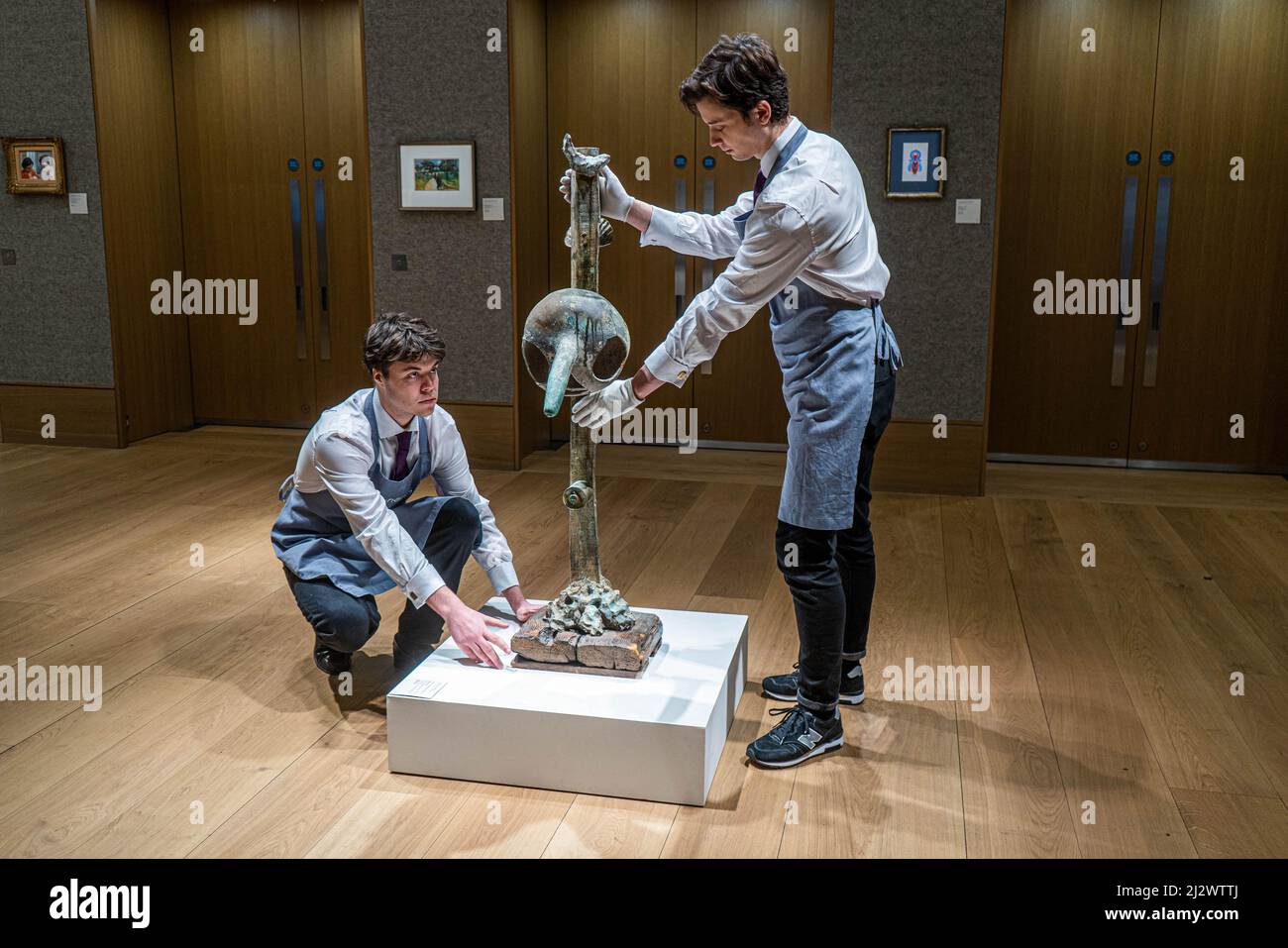 LONDON, GROSSBRITANNIEN. 4 April, 2022 . JOAN Miró (1893-1983) Tête et oiseau Schätzung: £300.000 - £500.000 in der Vorschau auf Bonhams Impressionist & Modern Art Sale. Der Verkauf findet am 7. April in der Bonhams New Bond Street statt. Kredit: amer ghazzal/Alamy Live Nachrichten Stockfoto