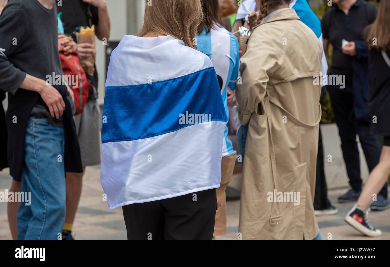 Russische Anti-Kriegs-Flagge verwendet ein Symbol der Opposition gegen die russische Invasion der Ukraine im Jahr 2022 Stockfoto
