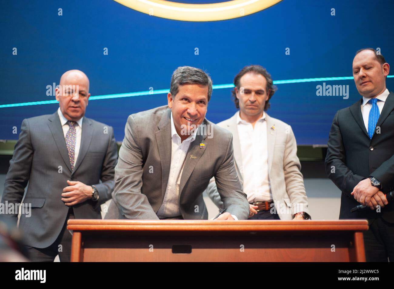 Der Präsidentschaftskandidat für das politische Bündnis Equipo Por Colombia, Federico Gutierrez (rechts) und sein Kandidat für die stellvertretende kolumbianische Präsidentschaft Stockfoto