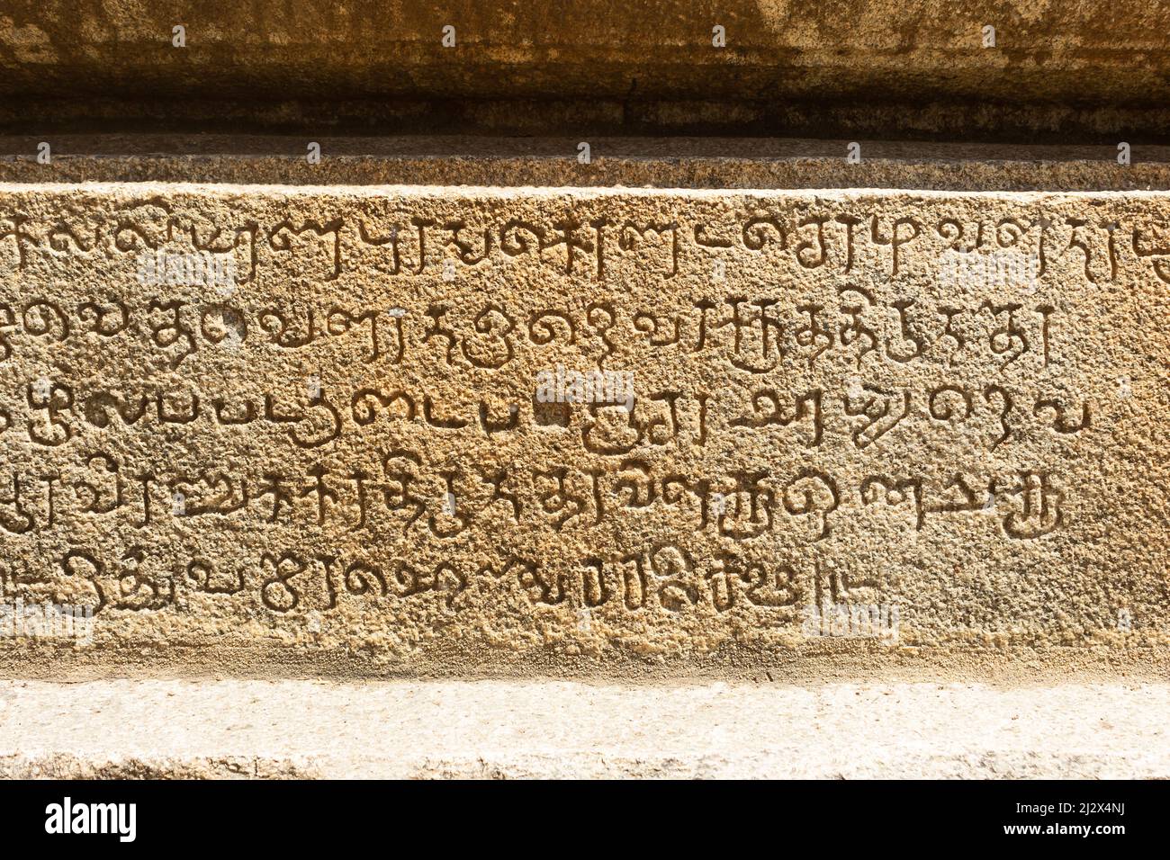 Alte Kannada Buchstaben auf Stein, Lakshmanlingeshwara Tempel, Avani, Kolar, Karnataka, Indien Stockfoto