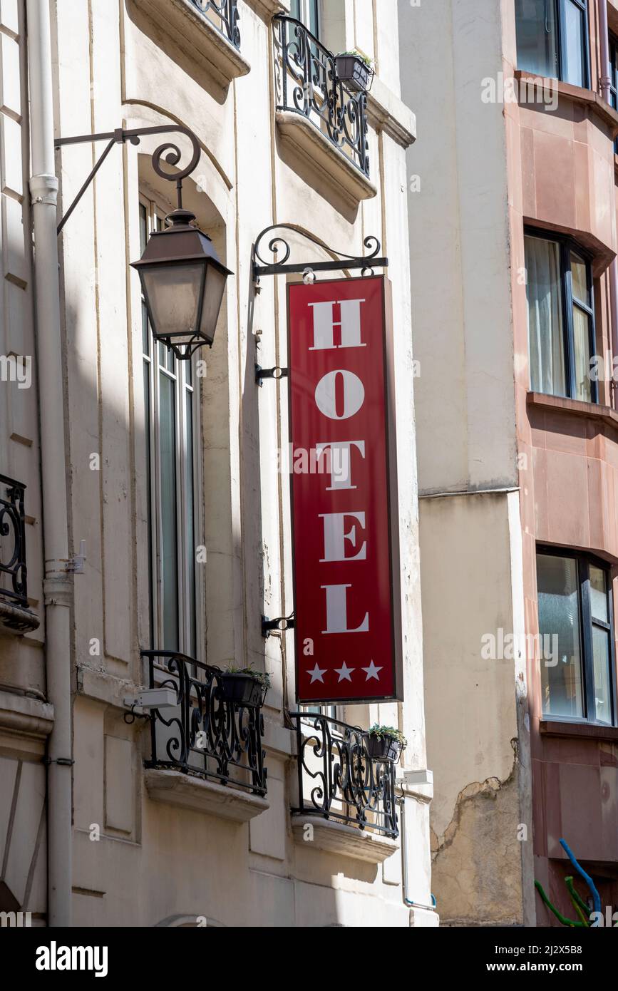 Ausleger mit Schriftzug Hotel, Paris, Frankreich Stockfoto