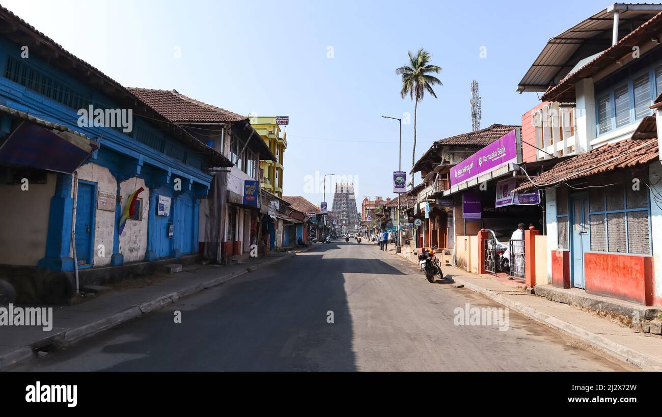 INDIEN, KARNATAKA, SRINGERI, Februar 2022, Menschen in der Bharathi Street, Shaarada Peetham Stockfoto