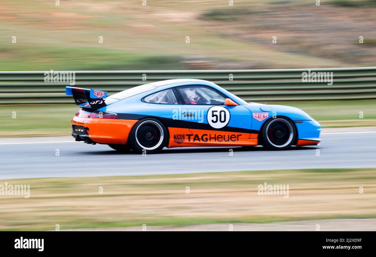 Porsche 911 GT3 Cup Car mit Tag Heuer Lackierung fährt auf der Ascari Rennstrecke Ronda - Circuito Ascari Resort Stockfoto