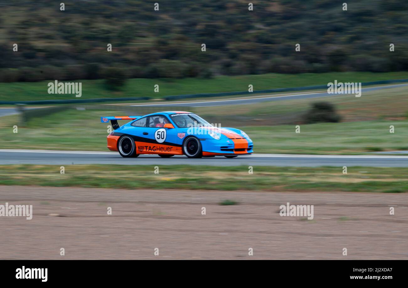 Porsche 911 GT3 Cup Car mit Tag Heuer Lackierung fährt auf der Ascari Rennstrecke Ronda - Circuito Ascari Resort Stockfoto