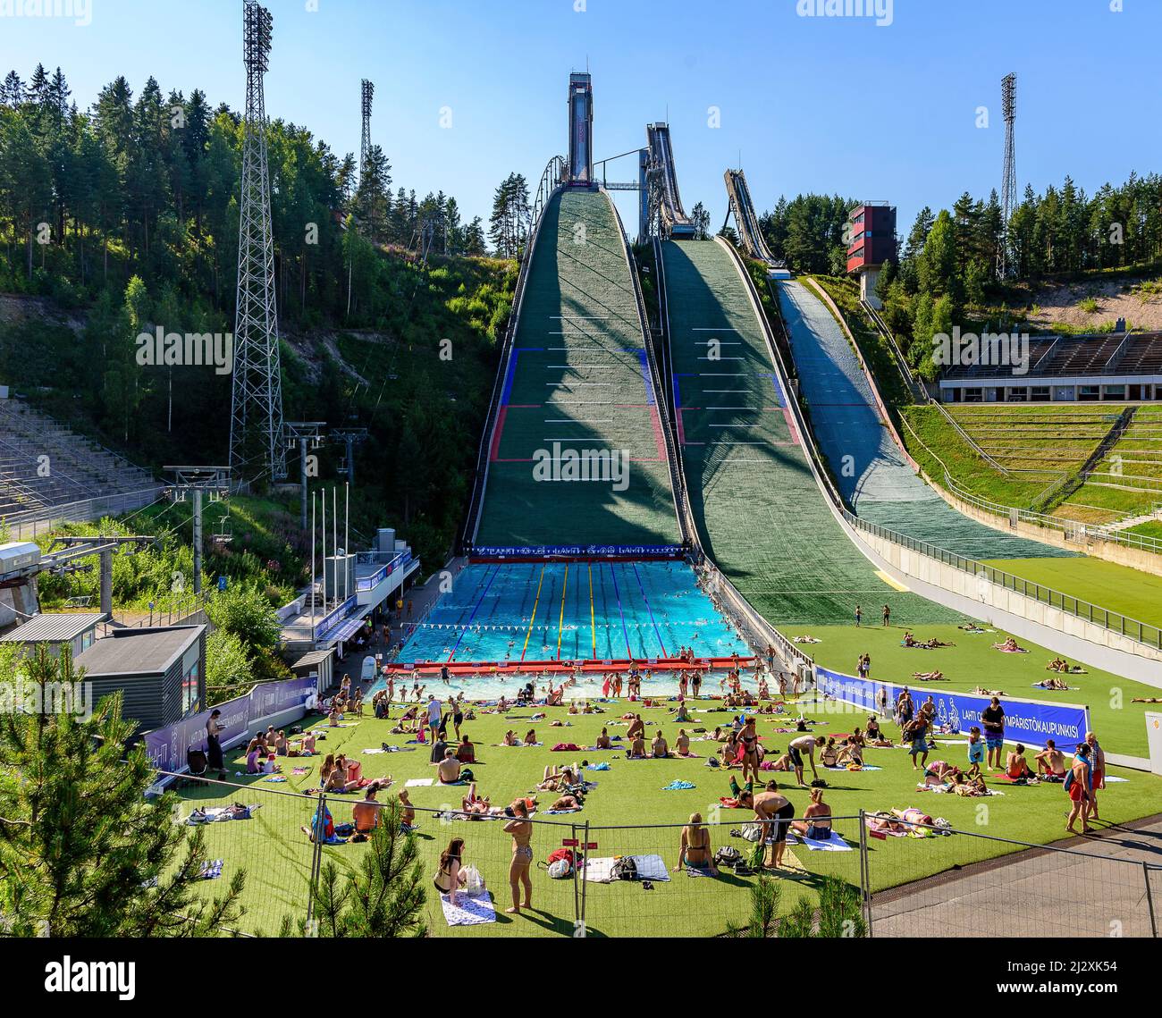 Skisprungschanzen als Sommer-Freibad, Lahti, Finnland Stockfoto