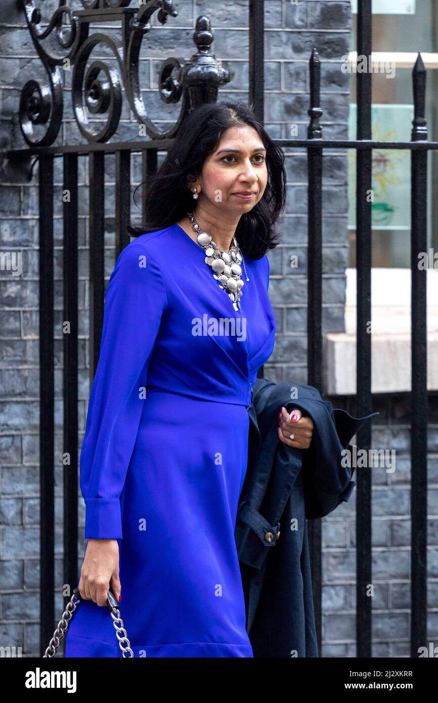Suella Braverman QC MP, Generalanwältin, wird vor wöchentlichen Kabinettssitzungen in der Downing Street 10 gesehen. Stockfoto