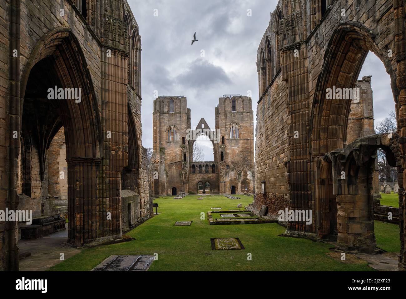 Elgin Cathedral, Querschiff- und enthauptete Türme, Elgin Cathedral, Kirchenruine, Elgin, Moray, Schottland, Großbritannien Stockfoto