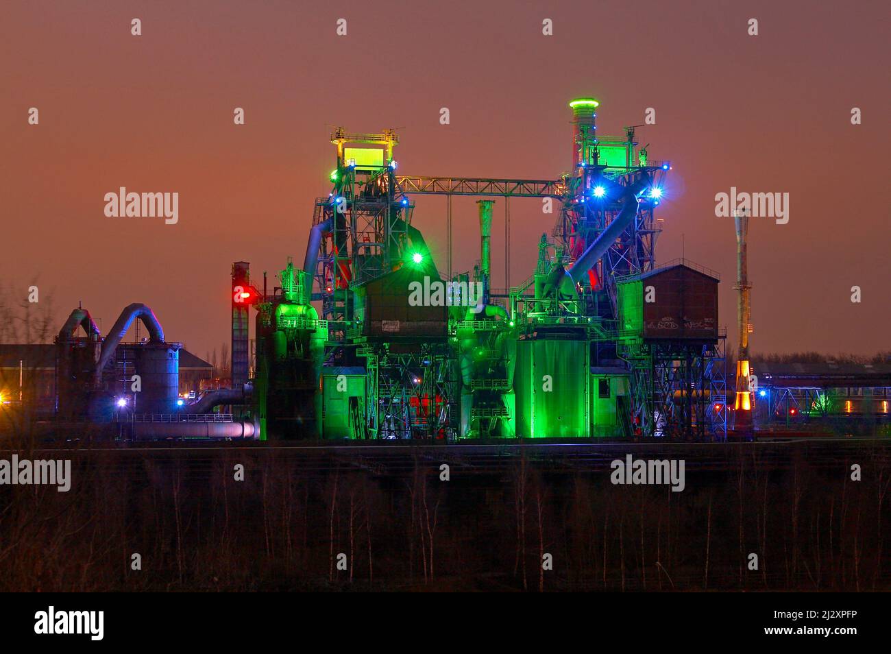 Außenaufnahme, ehemaliges Thyssen Eisen- und Stahlwerk in Meiderich; umbenannt in Landschaftspark Duisburg - Nord, Ruhrgebiet, Nordrhein-Westfalen, Deutschland, Europa Stockfoto