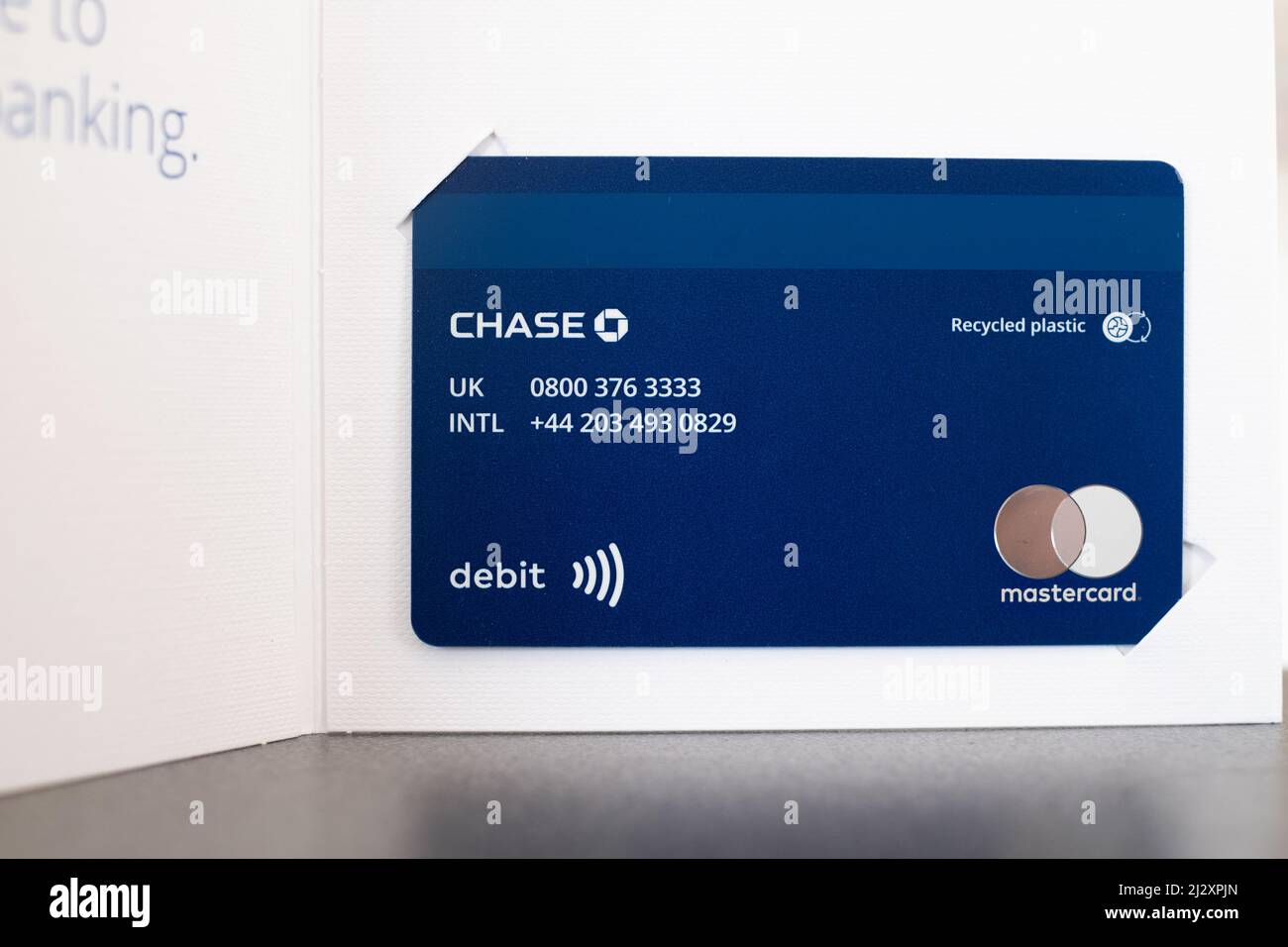 Die amerikanische Bank Chase hat kürzlich in Großbritannien eine Zahllose Debitkarte für Neukunden und wettbewerbsfähige Preise für Kunden eingeführt Stockfoto