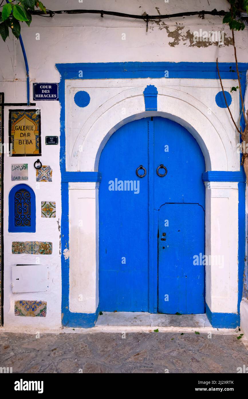 Tunesien, Hammamet, bunte Tür in der Medina Stockfoto